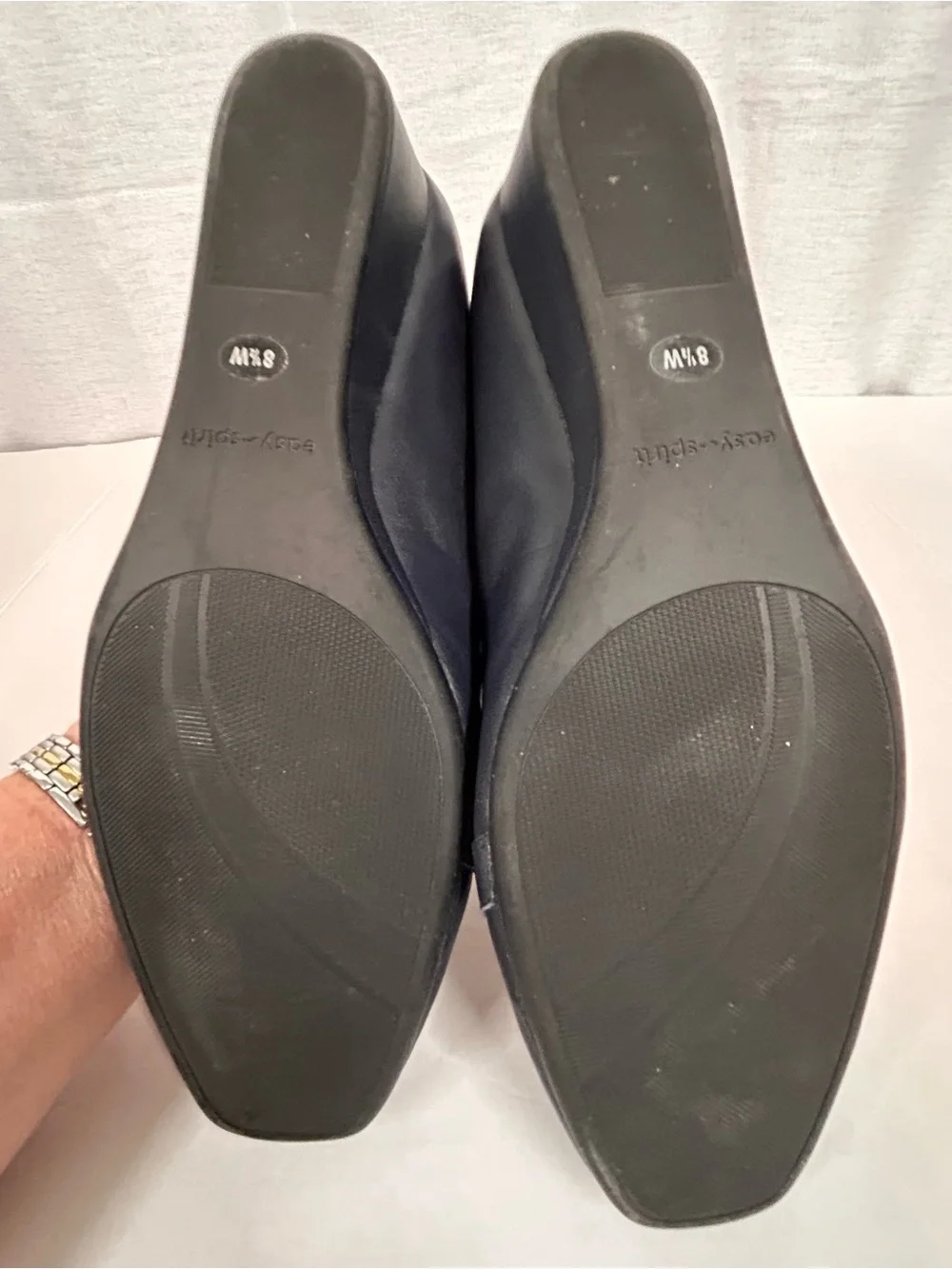 Easy Spirit Navy Blue Leather Gold-Bit pumps low heel